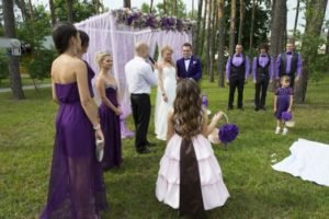 Свадебная церемония на природе